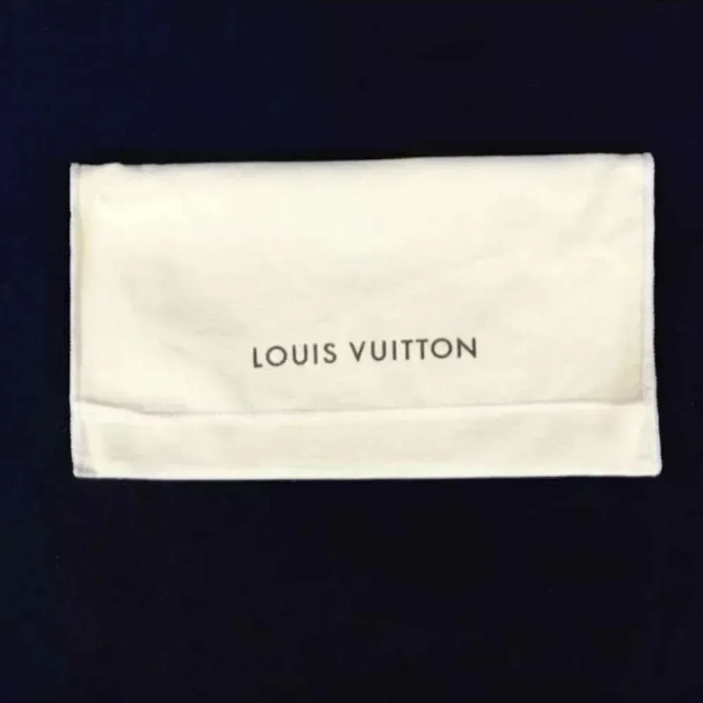 Authentic Louis Vuitton White Damier Wallet CAJ009.